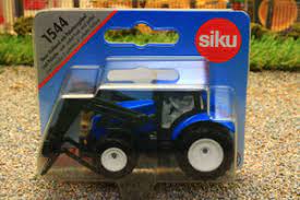 SIKU 1544- NEW HOLLAND WITH FORK AND PALLET